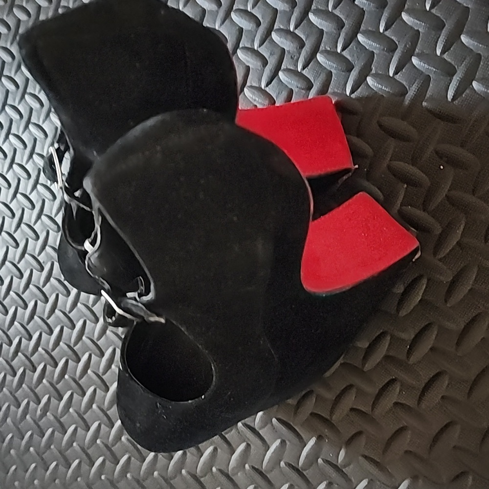 Heel less shoes